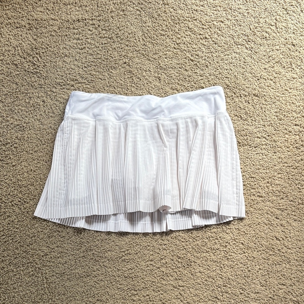 Lululemon Athletica White Pleated tennis skirt with shorts